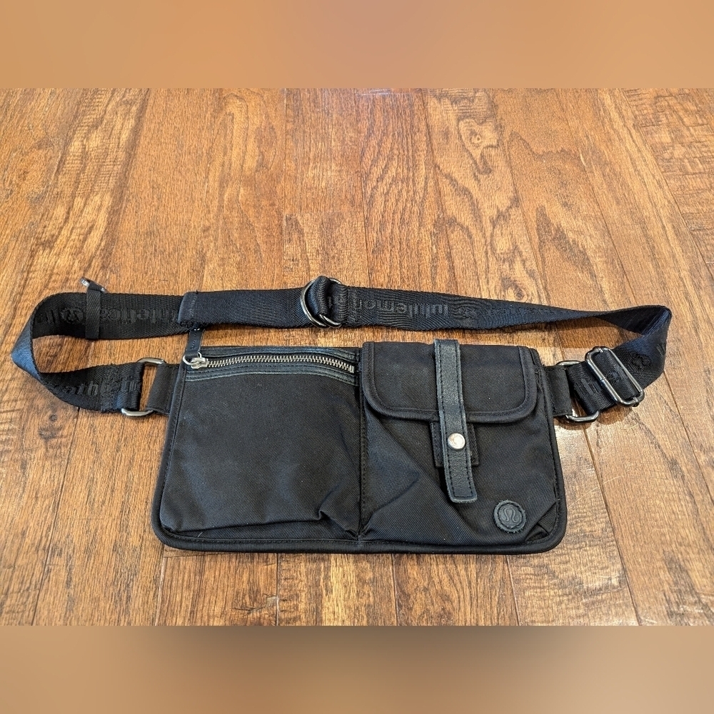 Lululemon Crossbody Sling Utility Fanny Pack Dog Walking Bag, black